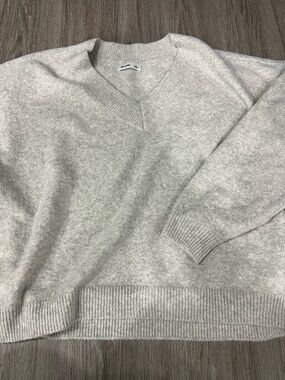 Hollister Light Gray V-Neck Sweater L
